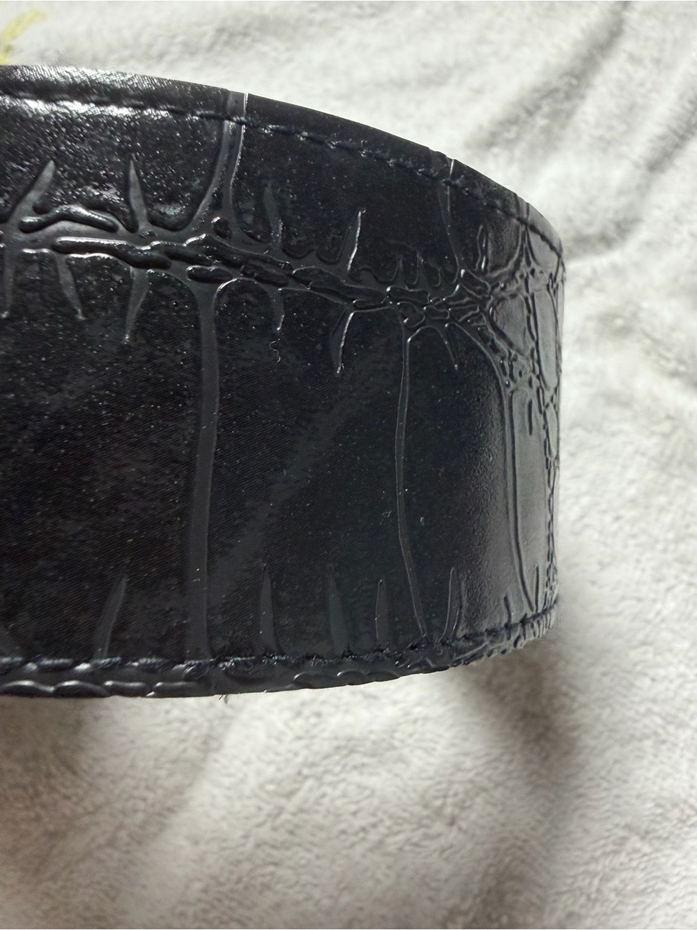 Black Croc-Embossed Leather Belt with Rounded Buckle 18 - Picture 4 of 6